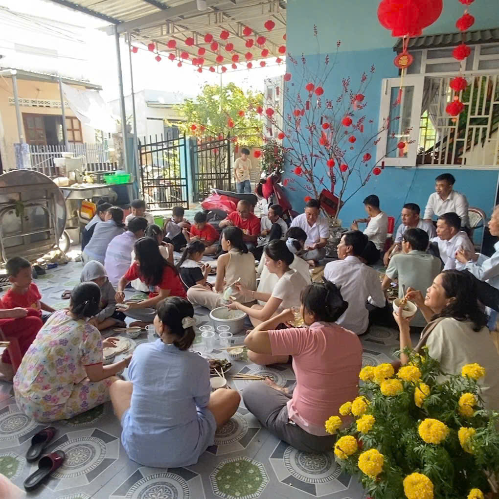 Gia đình sum họp ngày Tết
