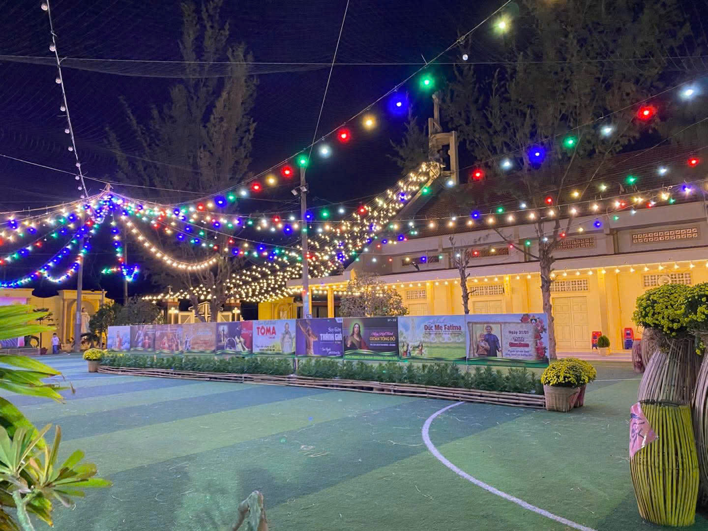 Trang trí nhà thờ